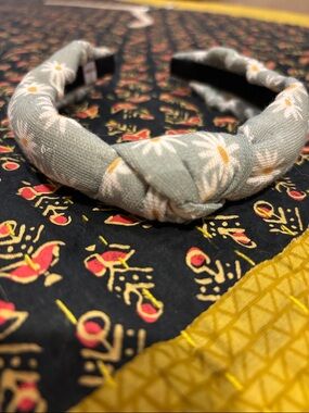 Linen daisy knot headband